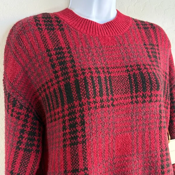 Christian‎ Siriano Red Black Plaid Crew Neck Long Sleeve Knit Sweater Beanie Set - Image 3