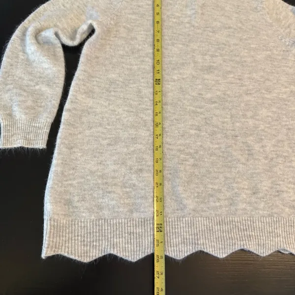 Elegant Light Gray Turtleneck Sweater‎ Size M - Image 3