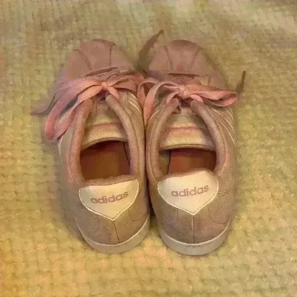 Adidas pink sneaker sz 9 casual preppy Barbie streetwear comfy school *flaw - Image 5