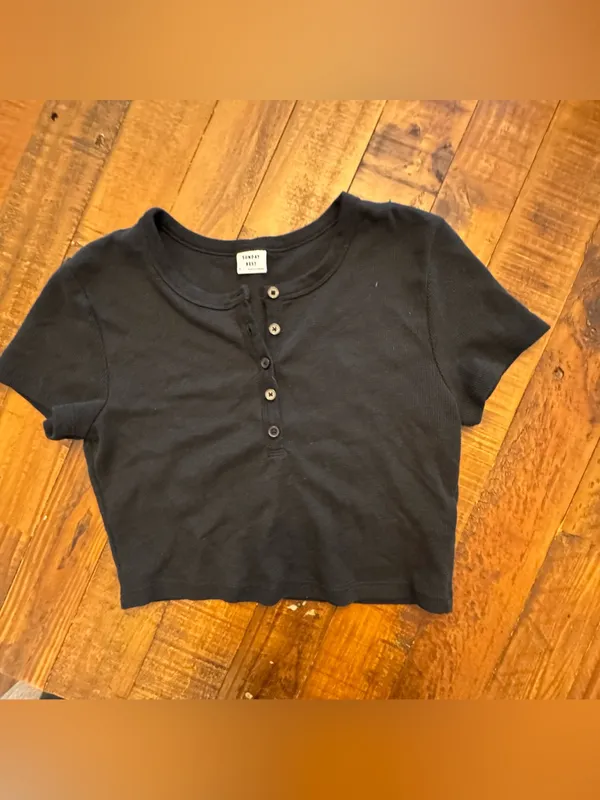ARITZIA | Sunday Best‎ Crop Henley Tee Black - Image 2