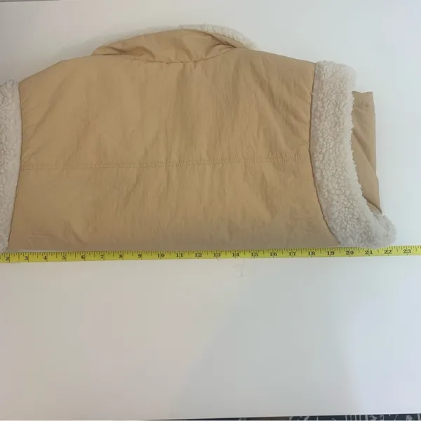 Thread +Supply Woman Lg Tan/Cream Puffer Cabincore‎ Neutral Sherpa-Lined Vest - Image 5