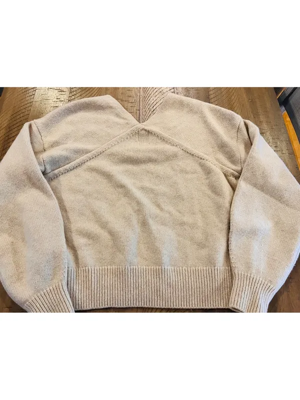 H&M Premium 100% Lambswool Beige V-Neck Slouchy Knit Sweater - Image 9