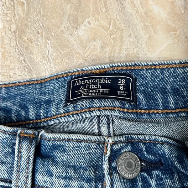 Abercrombie & Fitch Ultra High Rise Straight Size 28R - Image 7