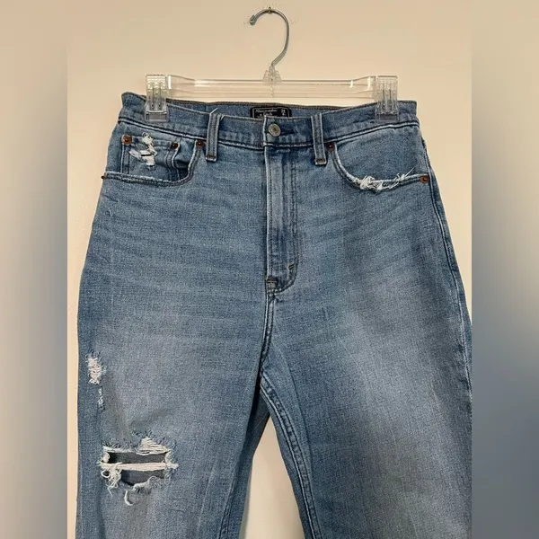 Abercrombie & Fitch Ultra‎ High Rise Mom Jeans Distressed Size 28 - Image 4