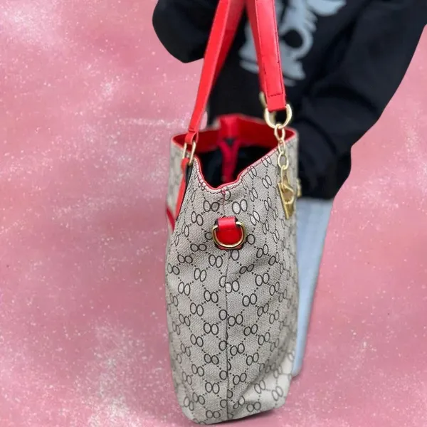 Source Unknown Grey Purse with Red Straps - Image 4