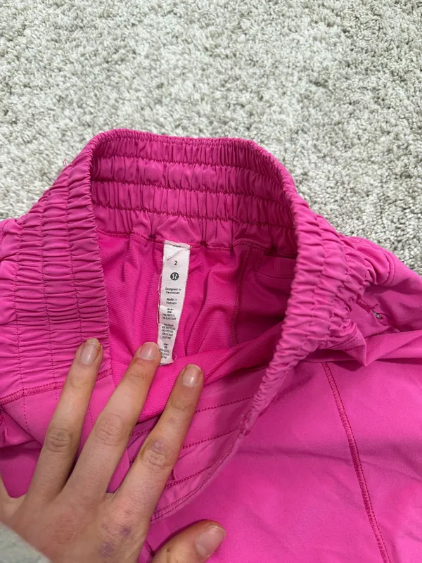 Lululemon Shorts Hotty Hot 4" - Image 4