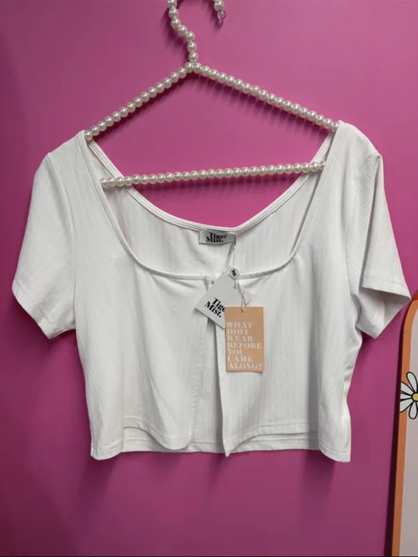 NWT Tiger Mist arti White Scoop-Neck Crop Top - Image 2