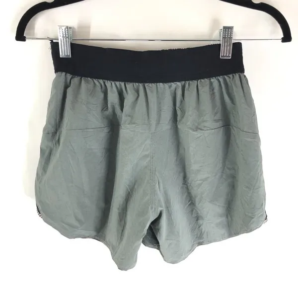 Lululemon Womens Go The Distance Reversible Shorts Striped Brown Gray 4 - Image 4