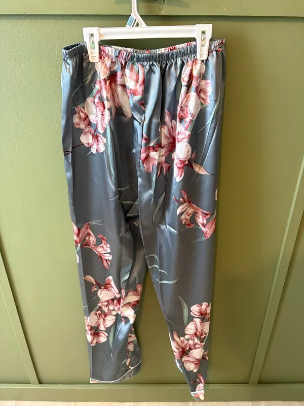 Gray Silky Floral Pajama Set Size L - Image 6