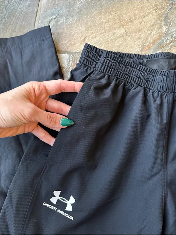 Under Armour Women's XS Black Woven Track Pants Mesh Lined Loose Fit Warmups - Image 2