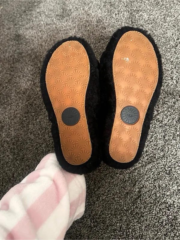 UGG Black Fluffy Slides with Logo Strap Size 6 0231 - Image 3