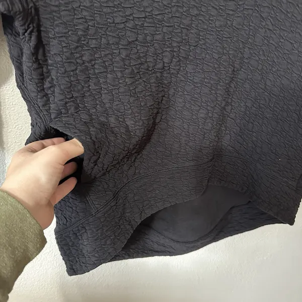 Lululemon Rippled V-Neck Pullover Sweatshirt Women's‎ 2 Black Slouchy Hi Low Hem - Image 2