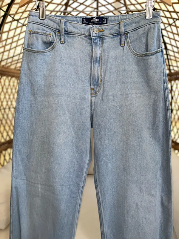 Hollister Light Wash Ultra High Rise Cuffed Dad Jeans Size 9R W29 - Image 3