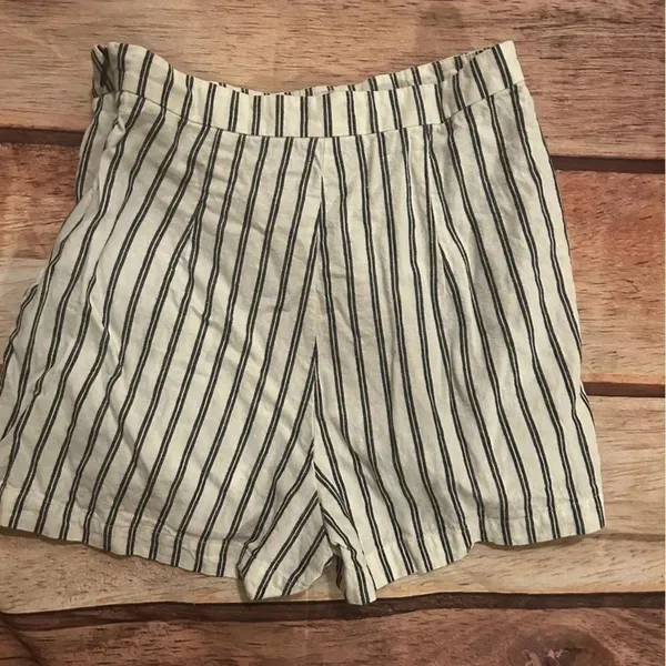 Altar’d State women’s navy/white pin striped skirt size medium - Image 3