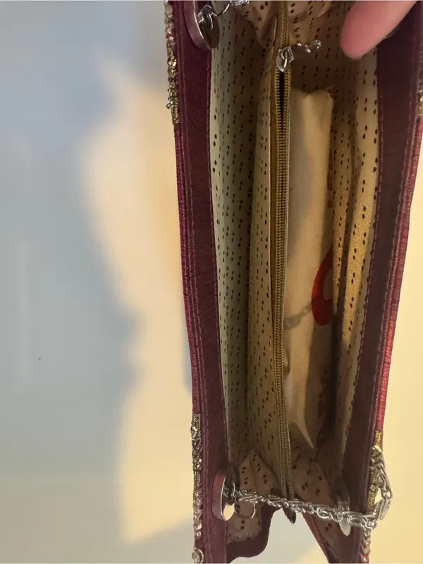 Elegant Maroon Embellished Evening Clutch - Image 3