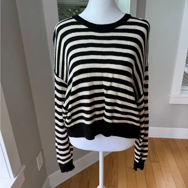 PINK Victoria’s Secret Black Ivory Striped Cropped Crewneck Sweater Sz Medium - Image 2