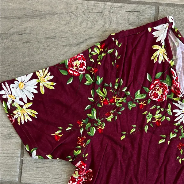 Elegant Floral Dress in Burgundy - Image 5