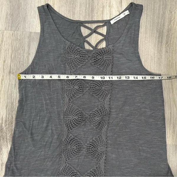 Maurices Gray Sleeveless Criss-Cross Back Shirt Crochet Detail Tank Top Size L - Image 3