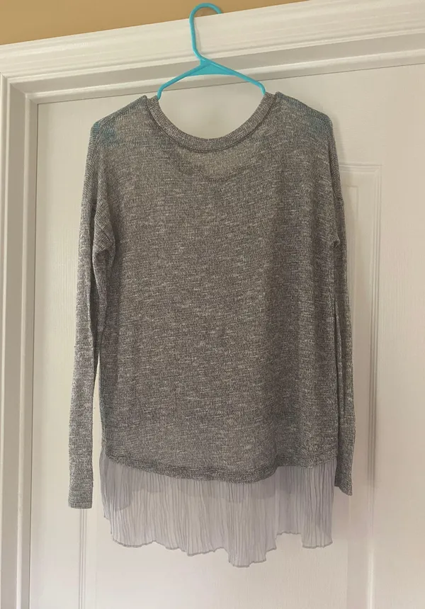 Abercrombie Grey Flowy Sweater - Image 5