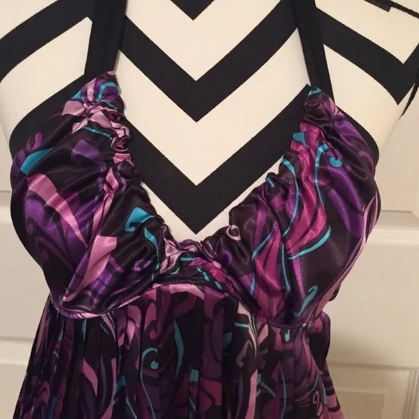 Guess Pleated V-Neck Satin Purple Halter Top XS Deadstock - Image 2