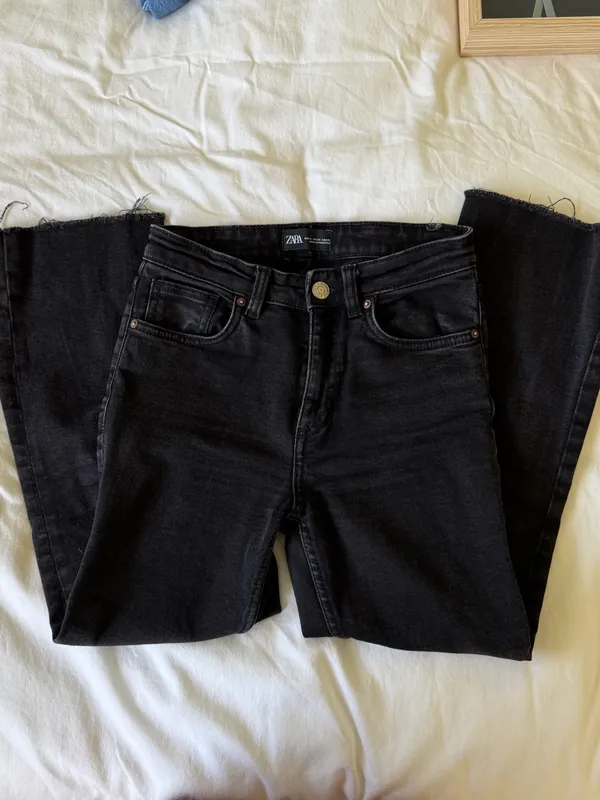 Zara Black Mini Flare Cropped Jeans - Image 2