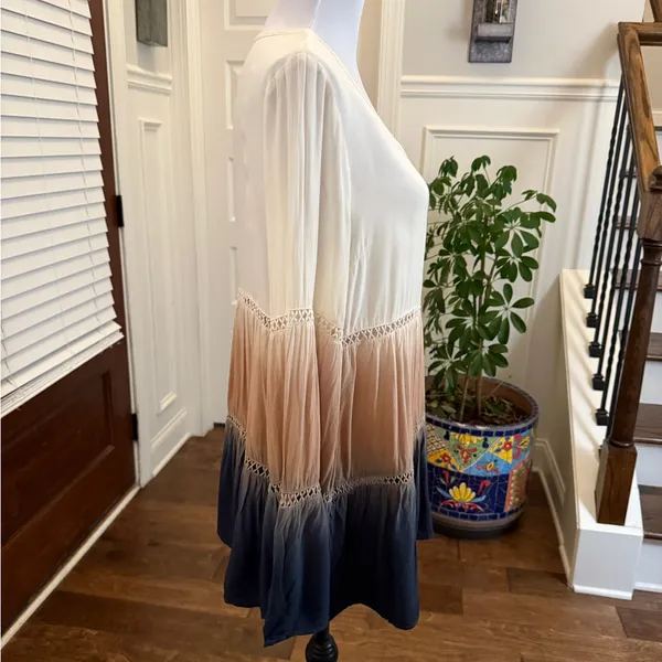 Entro EUC Elegant Bell Sleeve Embroidered Detail Ombre Women's Top - Image 3