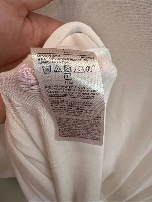Old Navy White V-Neck Luxe Short Sleeve Tee Size Large - Image 5