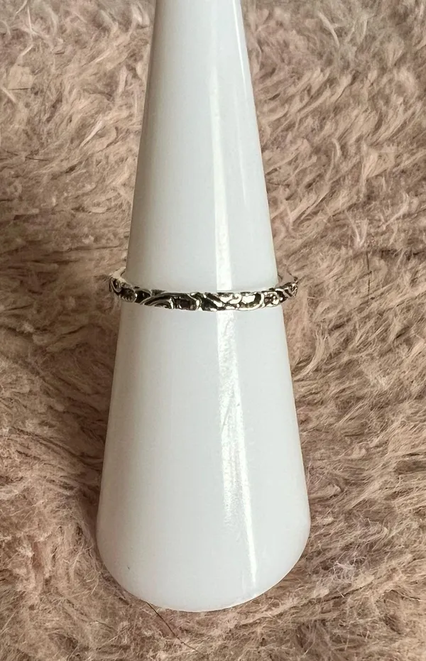 Gorgeous Stainless Steel Silver Intricate Band Size 6 - Image 2