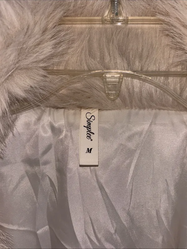 Simplee Cream Color Faux Fur Coat Size‎ Medium - Image 3