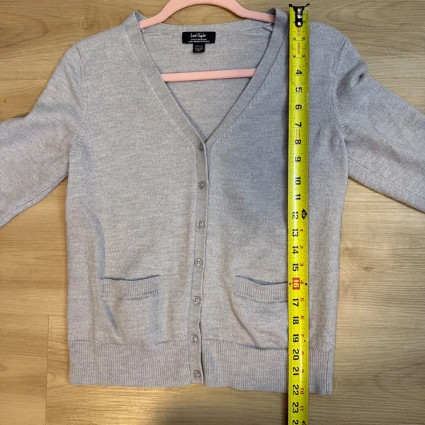 Lord & Taylor Cardigan Gray L Womens Extra Fine Merino Wool Knit V-Neck‎ - Image 6