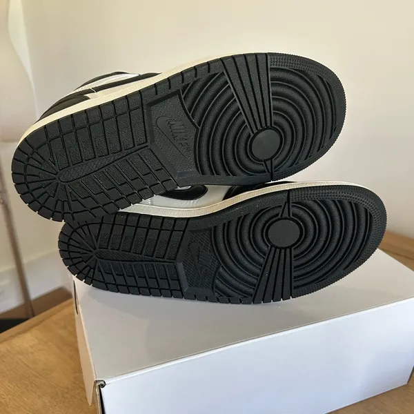 $160 NEW IN BOX! Air Jordan 1 Low SE women’s 8.5 - Image 7