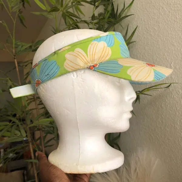 Vintage 90s L.E.I Green blue floral visor hat cap with adjustable velcro strap - Image 3