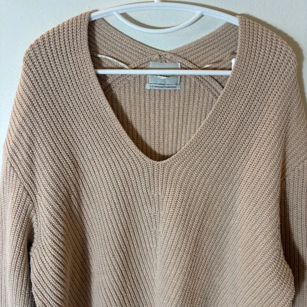 Urban Outfitters Tan Shaker‎ Stitch Oversized V-Neck Pullover Sweater Small - Image 2