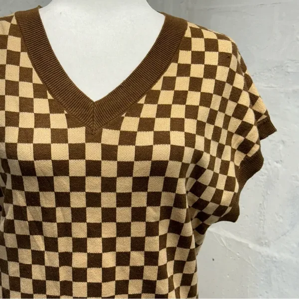 Willow and Wind checkered sweater brown and tan short sleeve v neck - Image 3