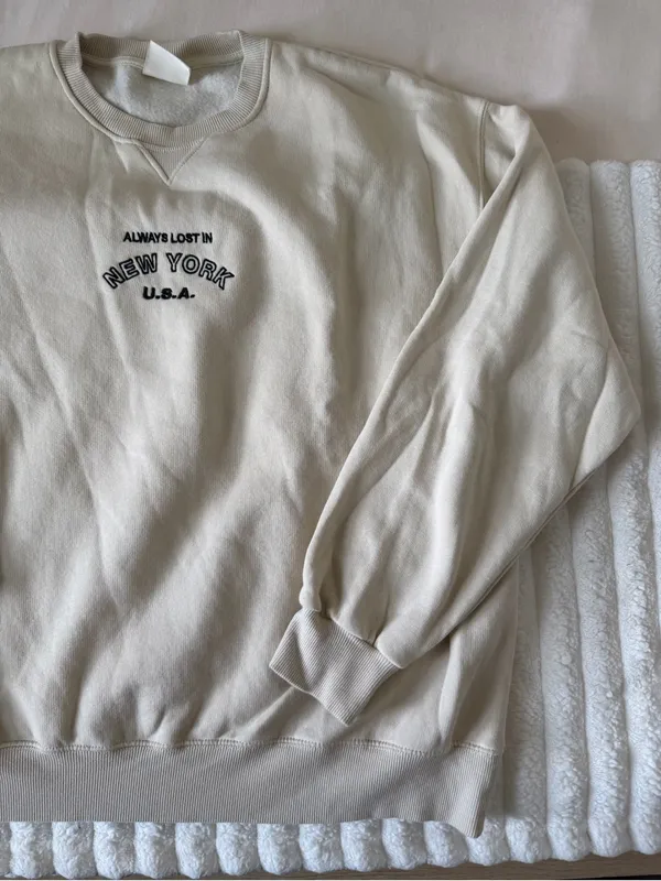 Pull&Bear Cream Crewneck Sweatshirt with 'New York' Embroidery - Image 3