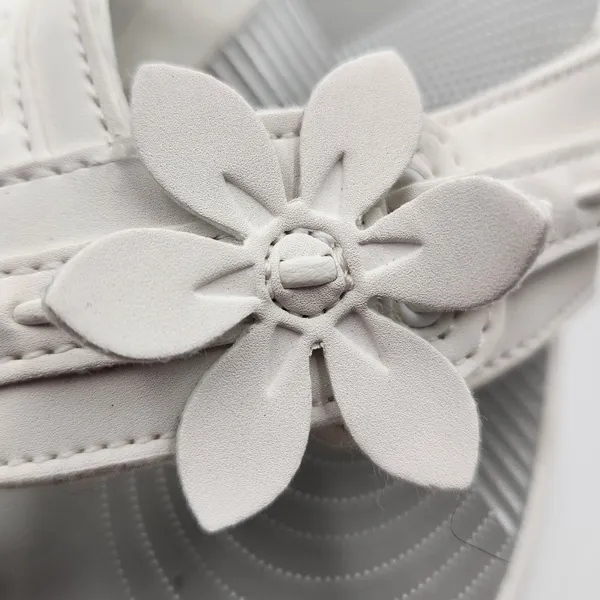 Clarks Sandals Womens 7 White Arla Glison Cloudsteppers Flower Thong Casual - Image 6