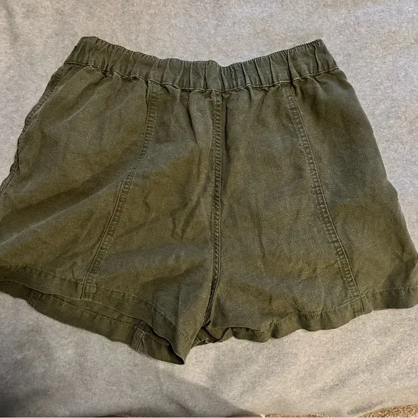 Madewell Olive pull on shorts size S - Image 7