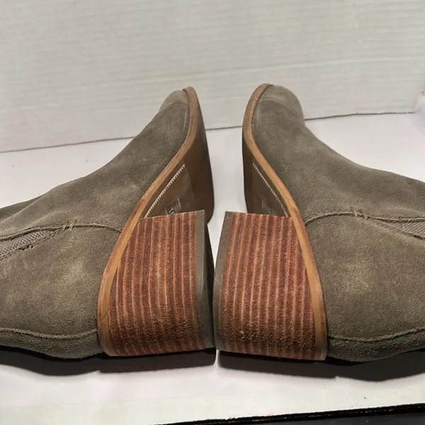TOMS Women's Esme Desert Taupe Suede Chelsea Boot Size 8. 2.5” heel size - Image 7