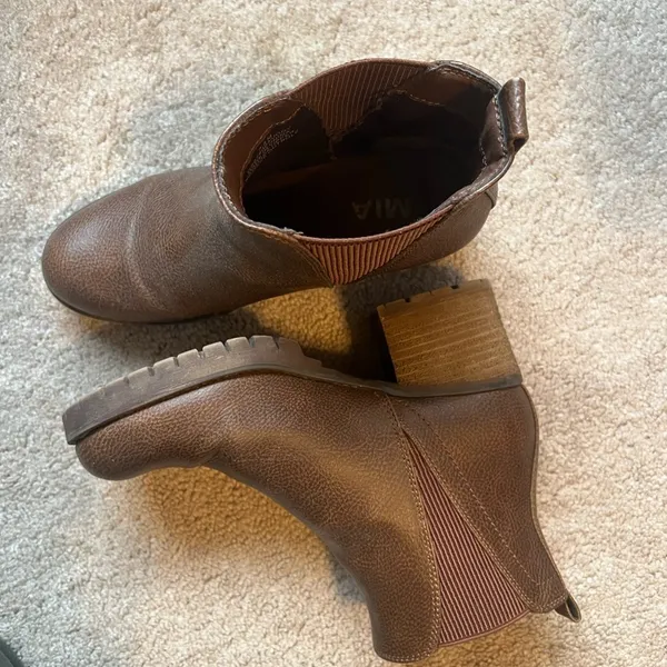 MIA Brown Ankle Boots with Chunky Heel - Image 2