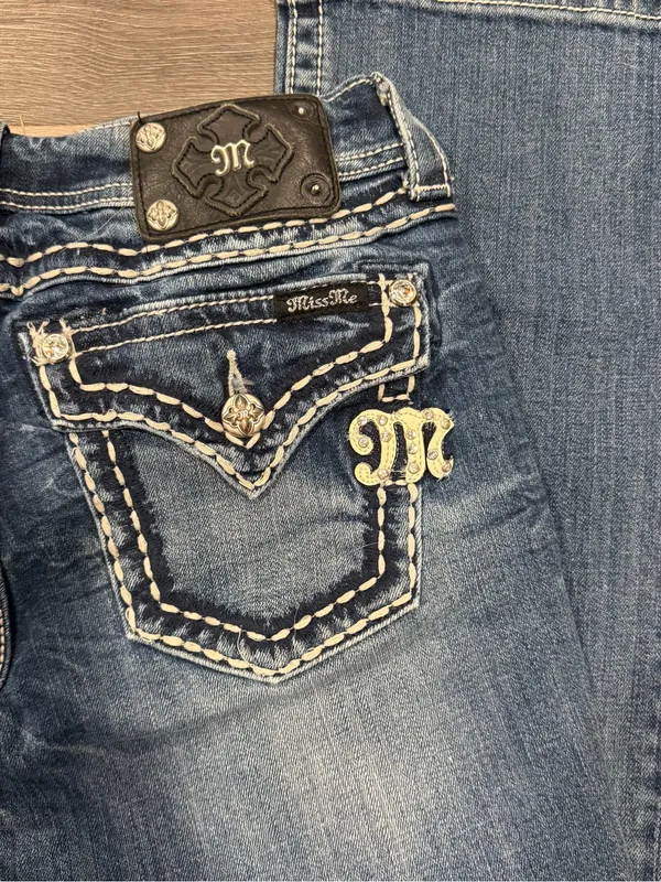 Miss Me Women’s Low Rise Boot Jeans With Stitching Detail Size 29 - Image 10