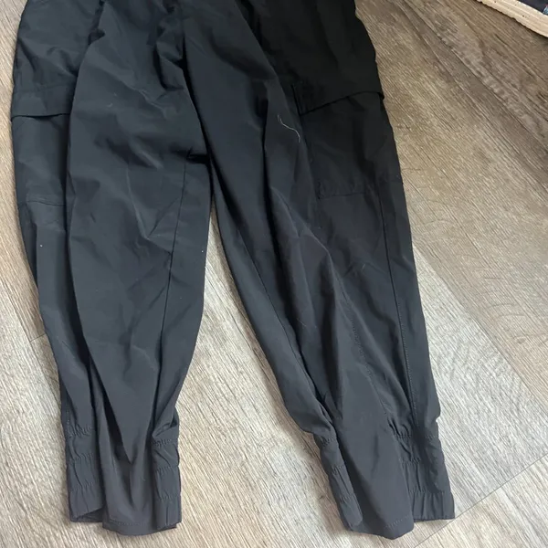 The North Face Cropped‎ black pants size 8 - Image 3