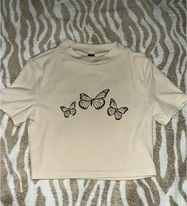 SheIn NWOT Butterfly Print Short Sleeve Cropped Tee M - Image 2