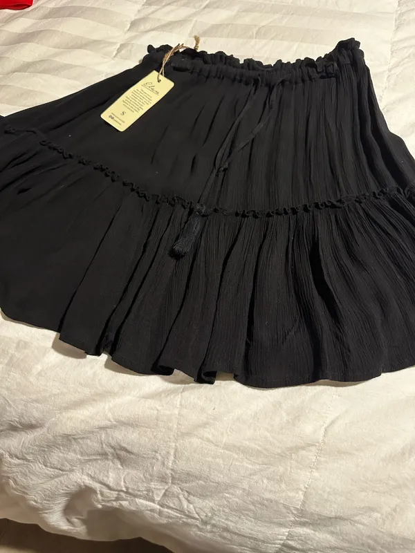 New black Elan flowy mini skirt - Image 2