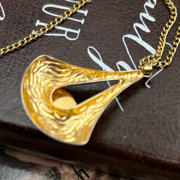 Elegant Vintage 1970s Gold Tone Tigers Eye Pendant Necklace 17” - Image 6