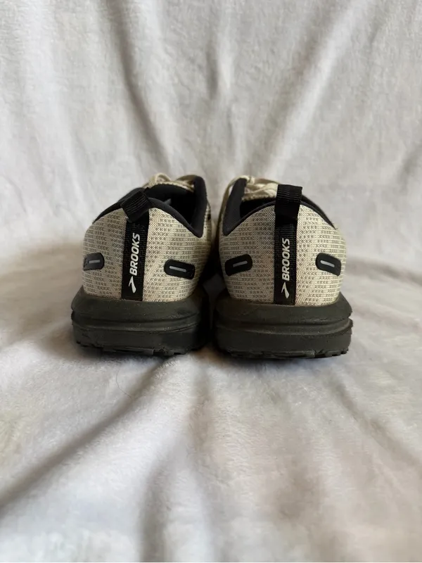 Brooks Womens Revel 6 Size 8.5 B Neutral Black White Running Trainer - Image 3
