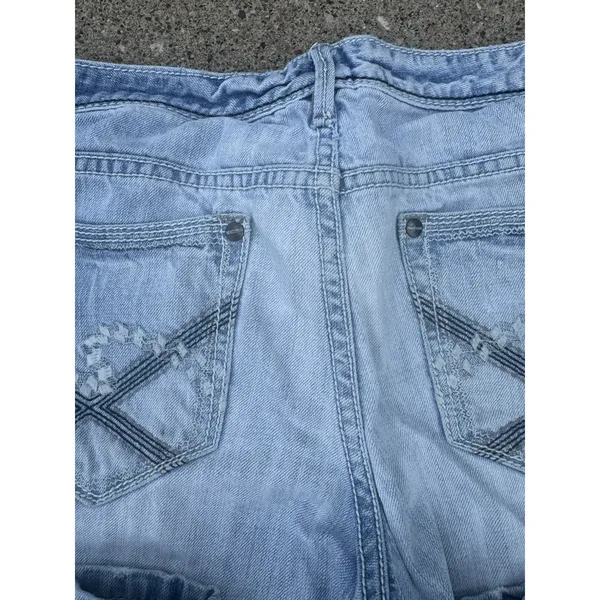 Madison Denim Women's Low Rise Flare Leg Distress SZ 7/8 Dark Stitch Embroidery‎ - Image 2