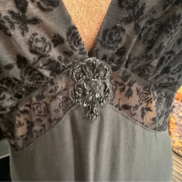 Vintage 1980s In Bloom Nightgown – Size L – Black Nylon with Rose Lace Bust - Image 5