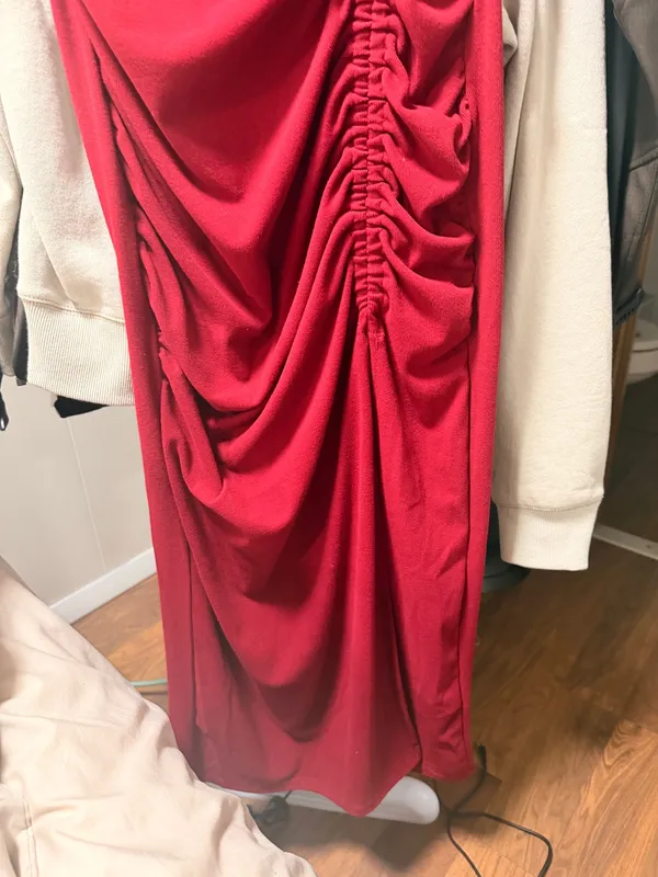 Discovery Red Off-Shoulder Ruched Bodycon Dress with Side Slit - Image 3