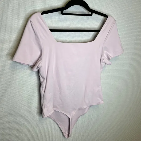 Aritzia Babaton Contour Short Sleeve Squareneck Bodysuit Lavender XL - Image 2