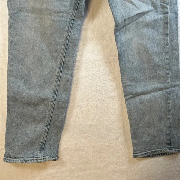 Old Navy Boyfriend Jeans Light Wash Distressed Denim Size‎ 6 - Image 3
